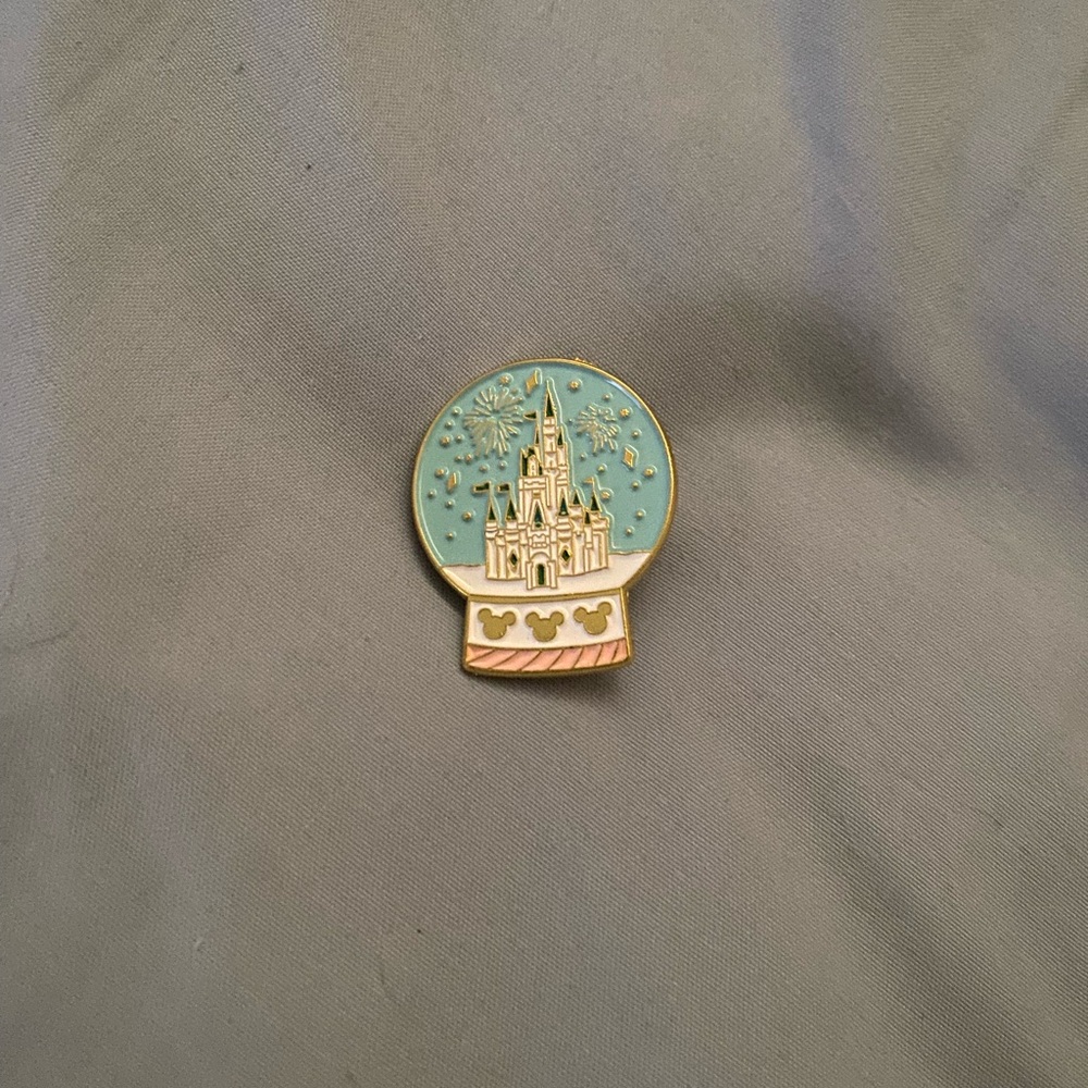 FIRST OFFER GETS IT Disney Castle Inspired Pin - Picture 2 of 4